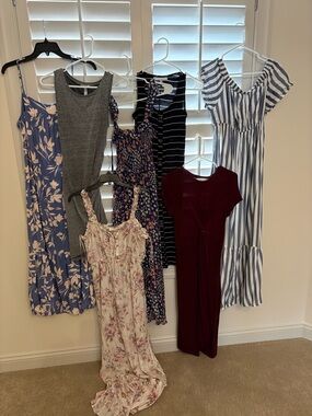 Maternity dresses (7 total dresses)